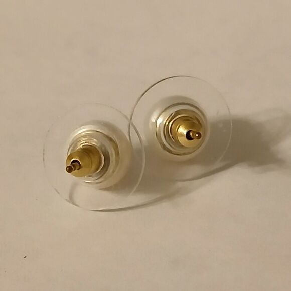 Women's White Bead Stud Minimalist Elegant Earrings - Picture 6 of 7